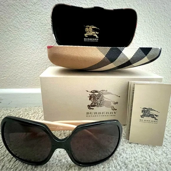 Burberry - B4086 Suglasses s-l1200.jpg main image 3